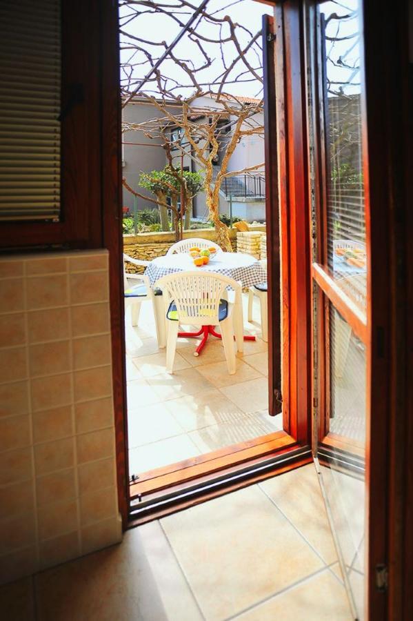 Apartmani Anita Medulin Exterior foto